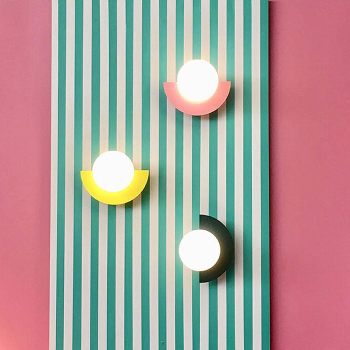 Modern Minimalist 1-Light Glass Wall Sconce with Colorful Spherical Semicircle Design