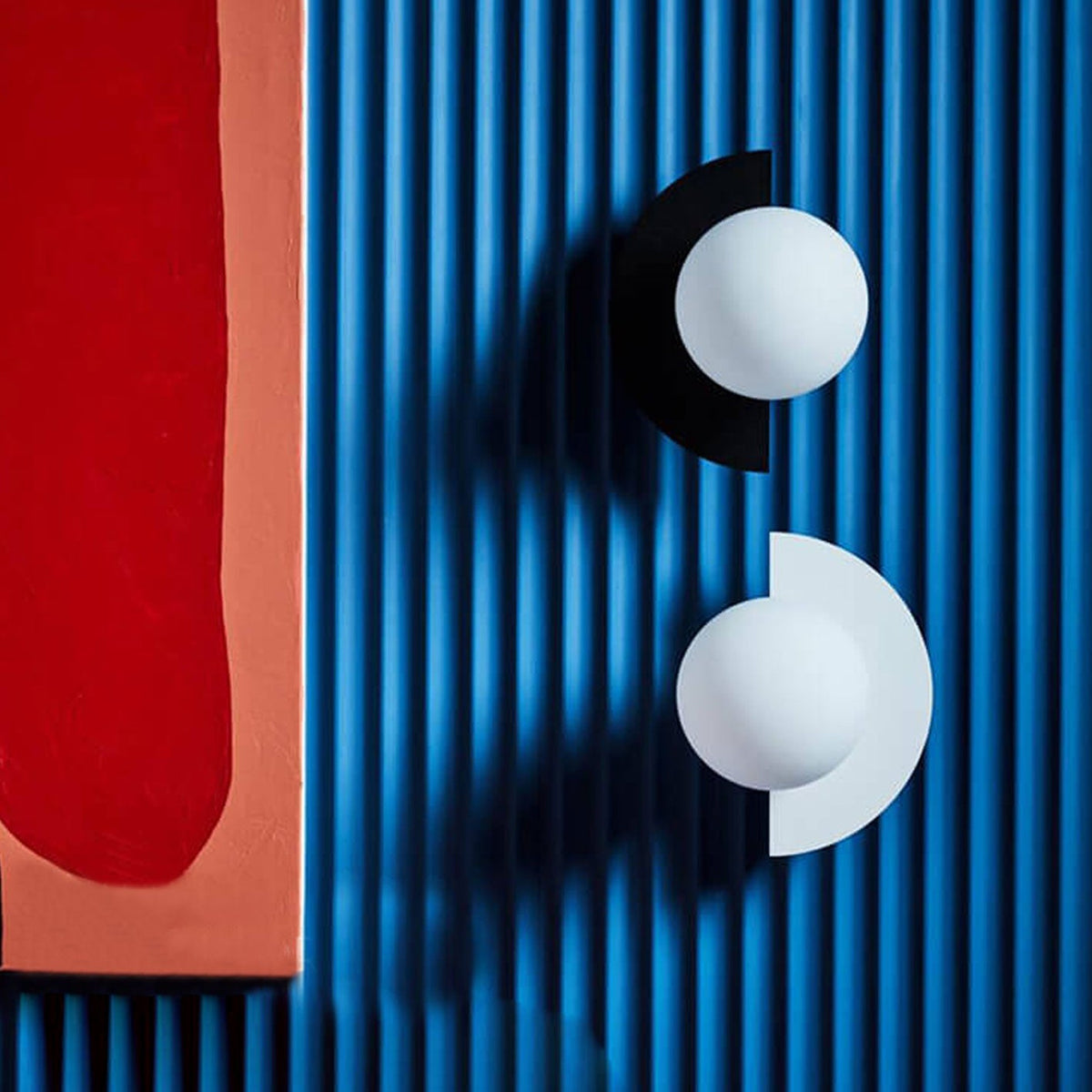 Modern Minimalist 1-Light Glass Wall Sconce with Colorful Spherical Semicircle Design