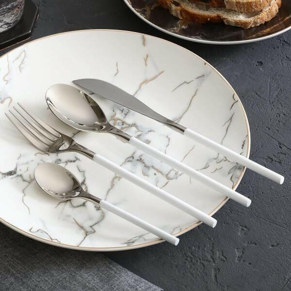 Colored Handle Flatware Set, 4 Piece
